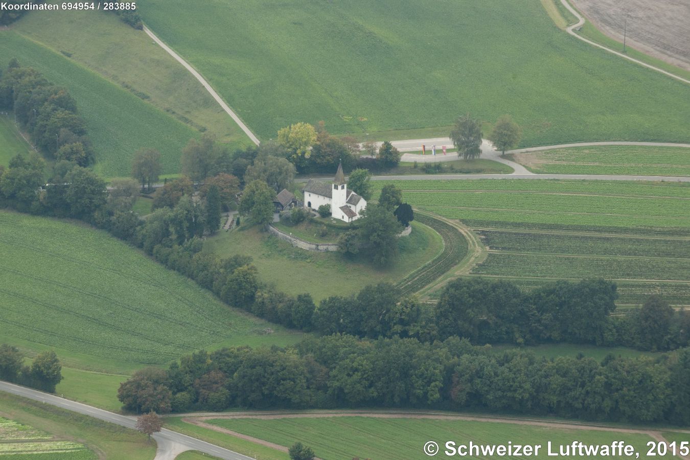 Bergkirche St. Michael , Büsingen (D). Position: 2'694'957.65, 1'283'948.39. Die Gründung lag weit vor dem Jahr 1000; erste Erwähnung: 1095. 1248 wurde sie Teil des Klosters Allerheiligen in Schaffhausen, welches im Zuge der Reformation 1549 aufgehoben wurde. - Die Schaffhauser Stadtkirche St. Johann war Tochterkirche der Bergkirche Büsingen.